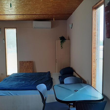 Szegedi Partfuerdo Kemping Es Apartman Exterior foto