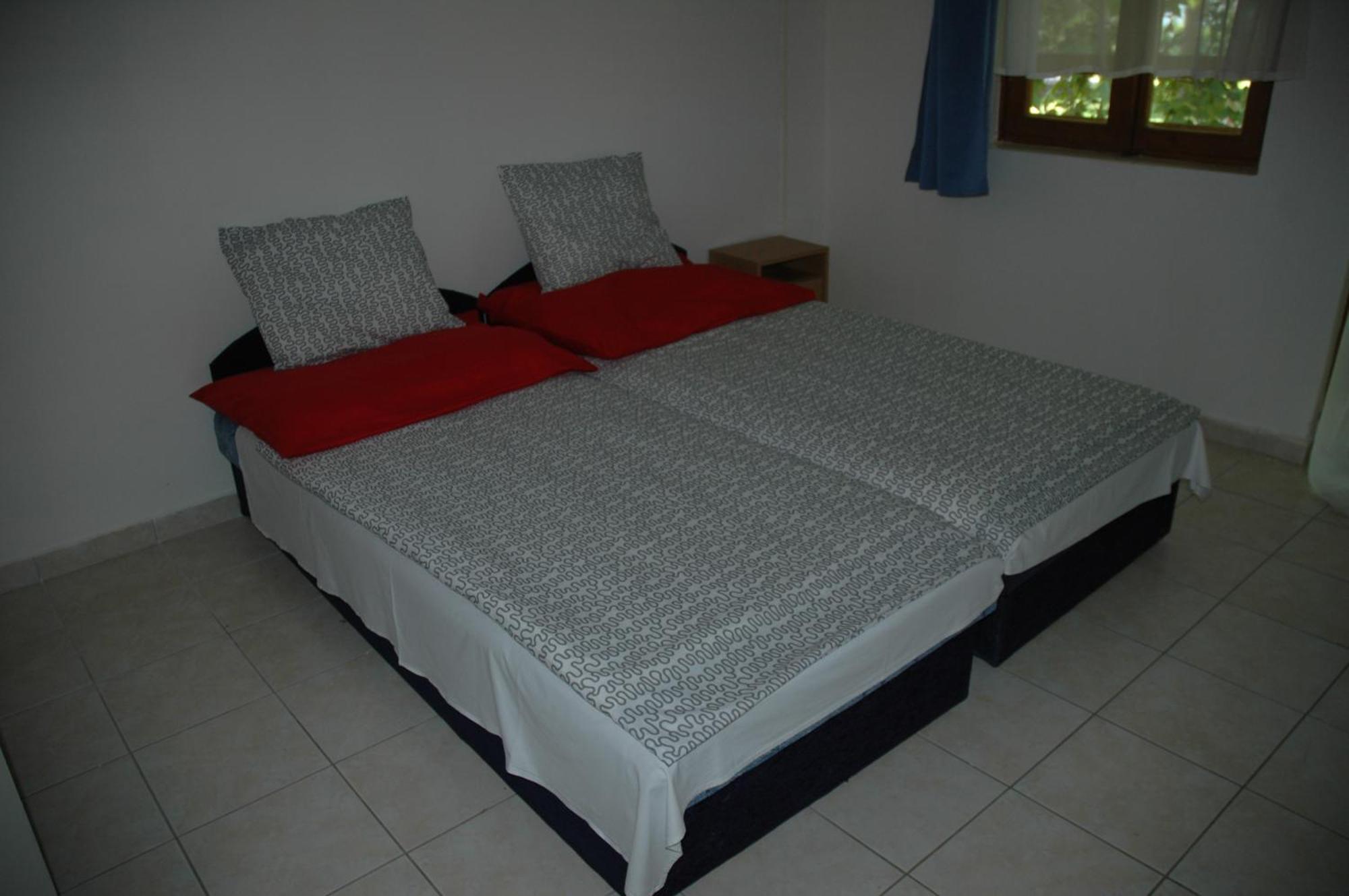 Szegedi Partfuerdo Kemping Es Apartman Exterior foto