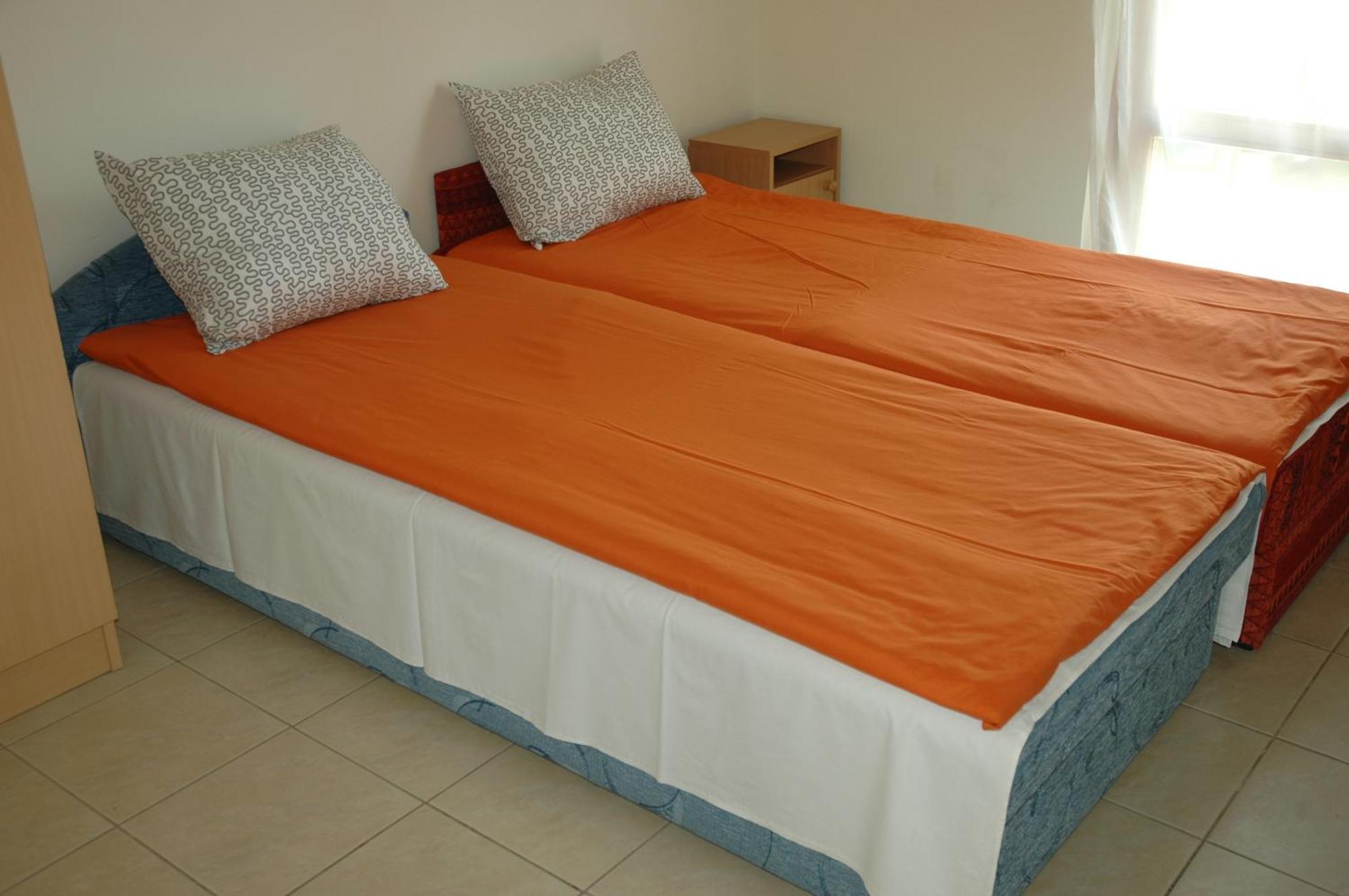 Szegedi Partfuerdo Kemping Es Apartman Exterior foto